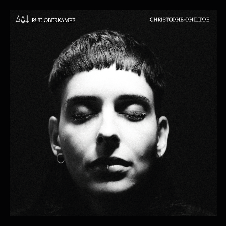 Das Cover des Albums Christophe-Philippe von Rue Oberkampf zeigt das Gesicht der Sängerin mit geschlossenen Augen.